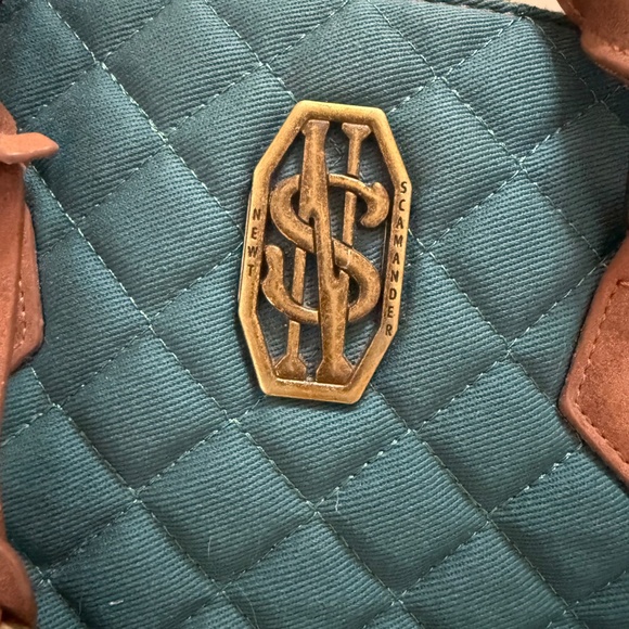 Bioworld Newt Scamander Handbag - Picture 5 of 12